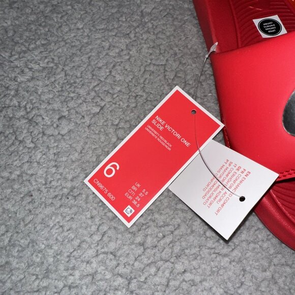 *NEW* Men NIKE VICTORI ONE SLIDES UNIVERSITY RED  Size 6 - Picture 2 of 11